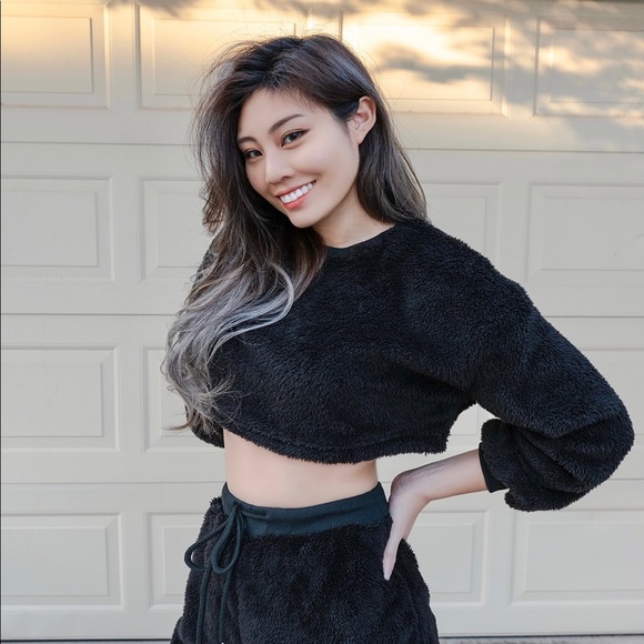 SHEIN Sweaters - SHEIN Teddy Crop Top & Drawstring Waist Shorts Set